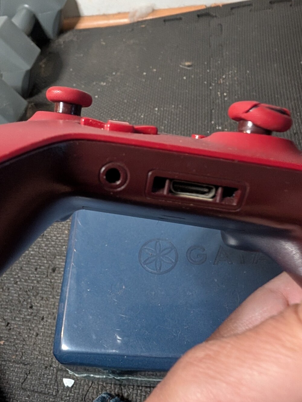 Microsoft Xbox One Controller In Red - Picture 8 of 10